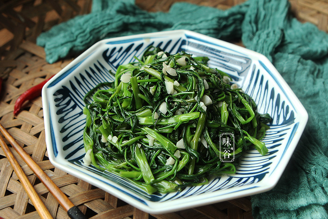 别错过这碱性蔬菜【空心菜】和腐乳一起炒是绝配1