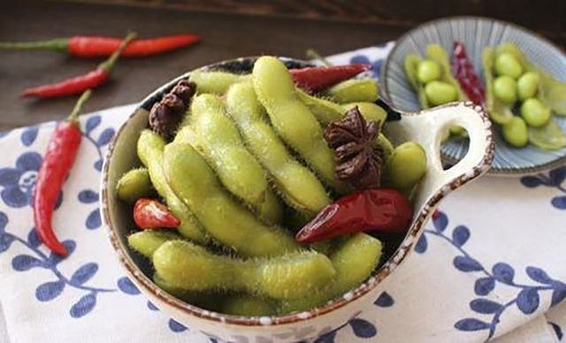 小暑时节遇到这菜抓紧吃【凉拌五香毛豆】，做一盘实在是香 ，还解腻开胃3