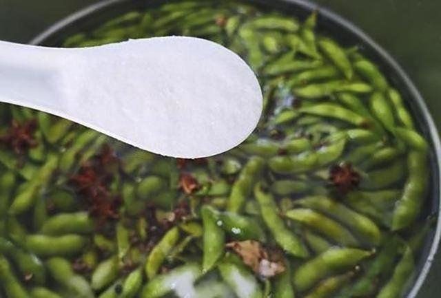 小暑时节遇到这菜抓紧吃【凉拌五香毛豆】，做一盘实在是香 ，还解腻开胃6