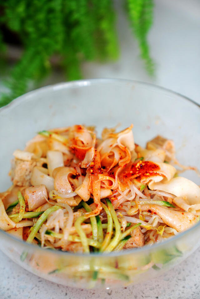 【推荐】不用洗面不用蒸的夏天最爱吃的拌凉皮做法3