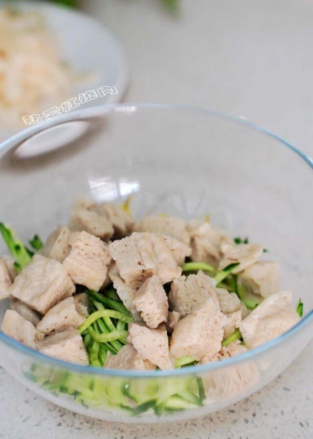 【推荐】不用洗面不用蒸的夏天最爱吃的拌凉皮做法18