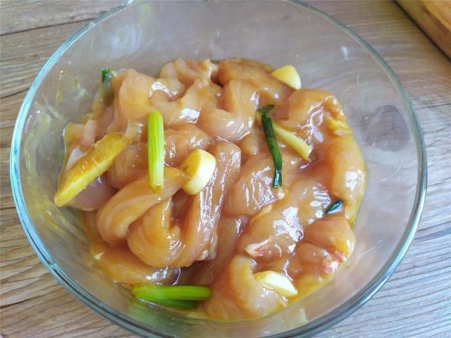 鸡柳怎么炸会外酥里嫩？6