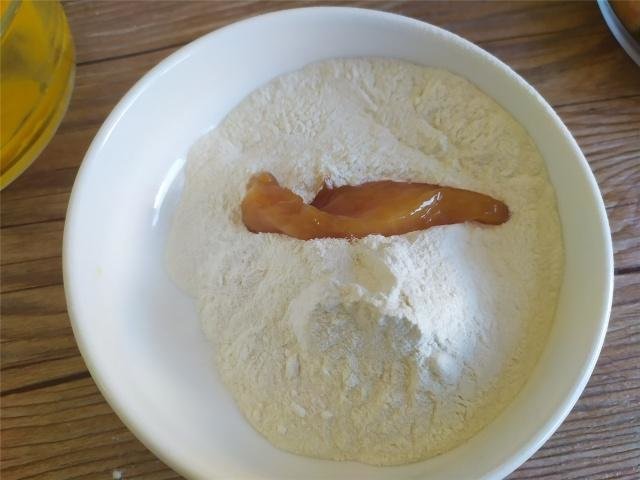 鸡柳怎么炸会外酥里嫩？7