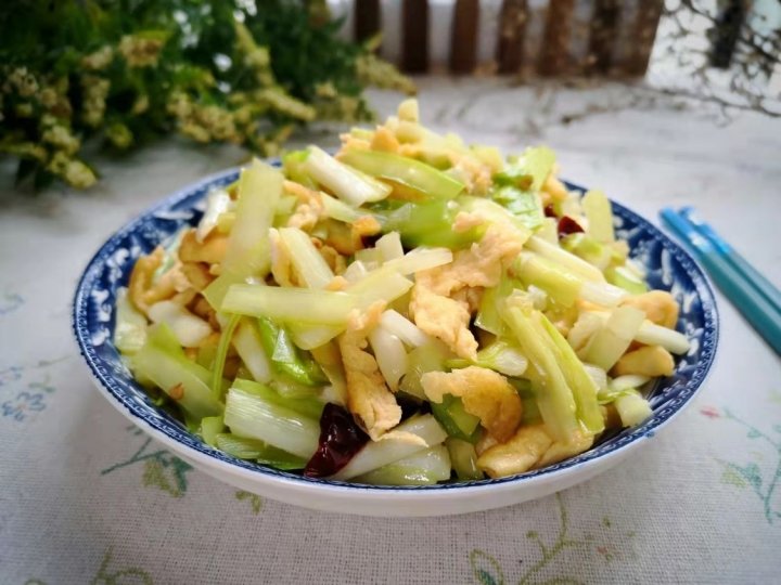 韭黄炒鸡蛋，健胃杀菌，清肠刮油2