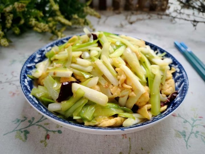 韭黄炒鸡蛋，健胃杀菌，清肠刮油4