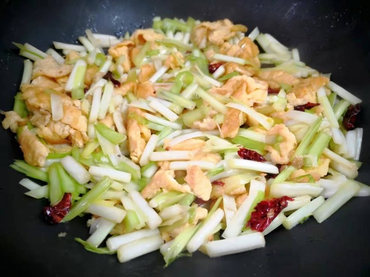 韭黄炒鸡蛋，健胃杀菌，清肠刮油10