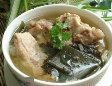 白萝卜的功效与作用：暖胃健脾，助消化，排出毒素3