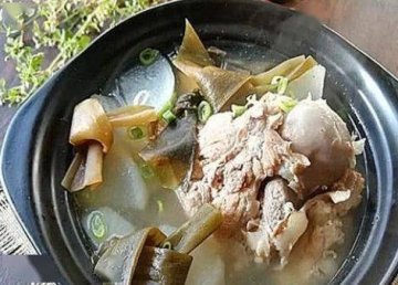 白萝卜的功效与作用：暖胃健脾，助消化，排出毒素4