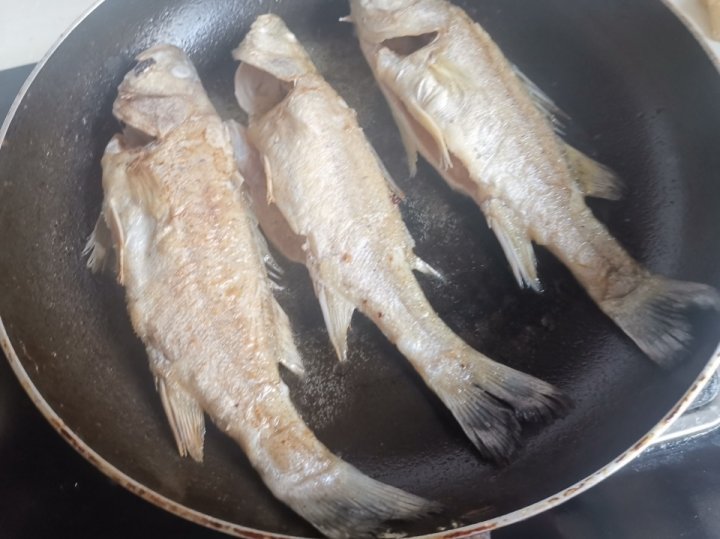 健脾益胃：白萝卜炖海鲈鱼4