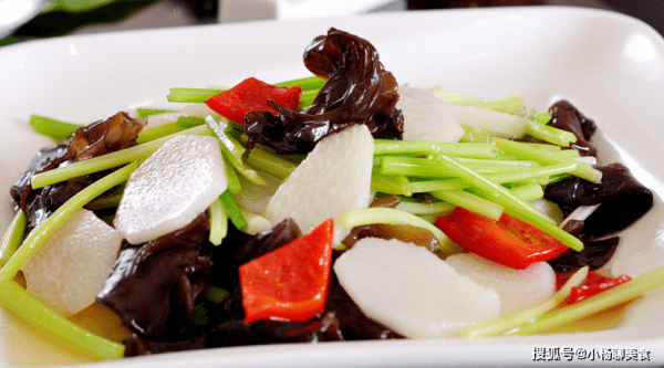 山药和黑木耳搭配，清脆爽口，养胃降三高！2