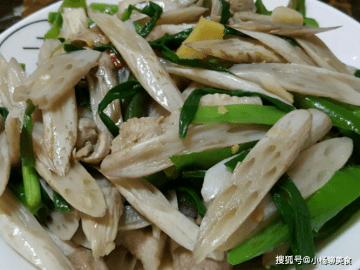 比阿胶养人的【藕带炒青椒】做法，吃出好气色，淡斑美白1