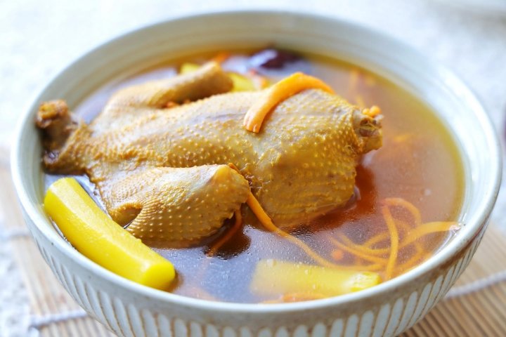 营养鲜美又养胃的【山药虫草菇鸽子汤】2