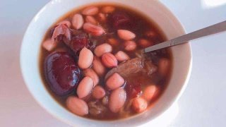 花生和红枣是绝配，一起熬成粥，补气补血3