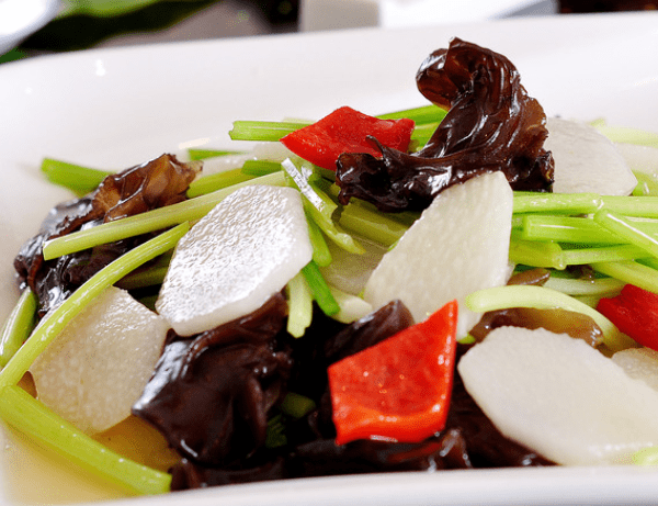 养胃降三高吃山药炒木耳