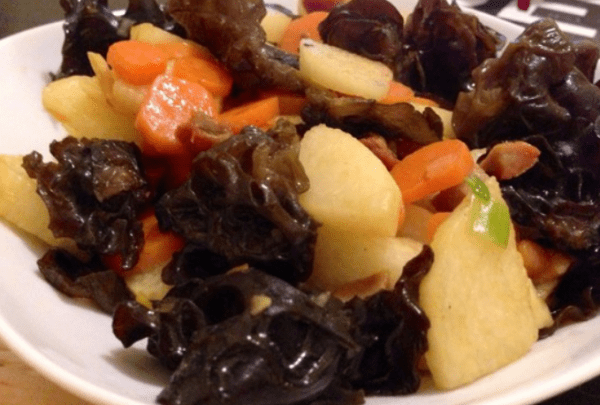 养胃降三高吃【山药炒木耳】