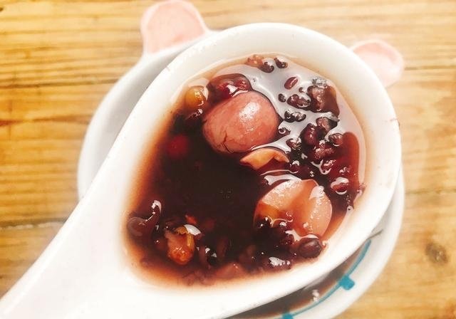 早餐可以吃的养胃八宝粥1