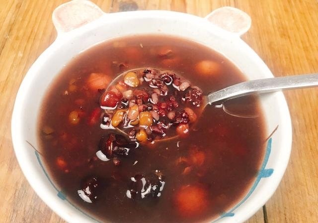 早餐可以吃的养胃八宝粥2