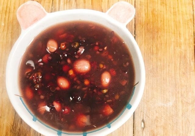 早餐可以吃的养胃八宝粥3