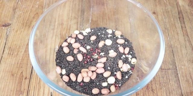 早餐可以吃的养胃八宝粥5