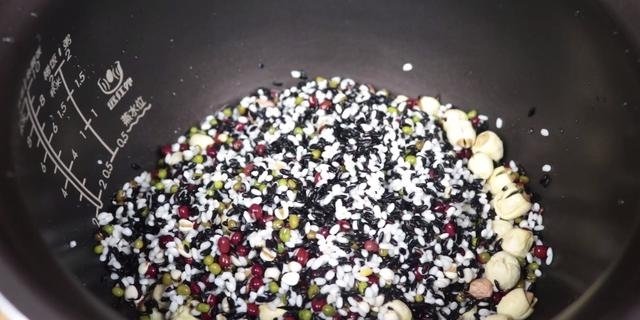 早餐可以吃的养胃八宝粥7