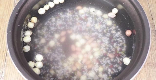 早餐可以吃的养胃八宝粥8