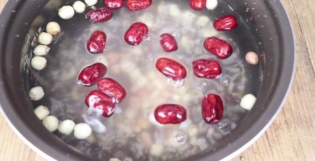 早餐可以吃的养胃八宝粥9