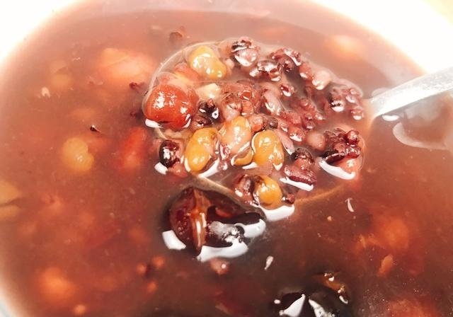 早餐可以吃的养胃八宝粥10