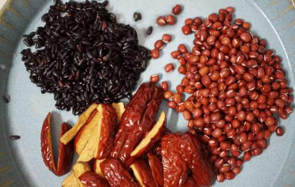 美白淡斑，补气血可以吃【红枣、红豆】1