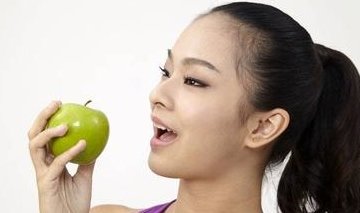 女人补气血需要多吃【龙眼肉、桑葚干、荔枝、葡萄、干枣】1