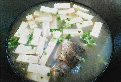 脾胃虚弱可以多喝【鲫鱼豆腐汤】健脾养胃，提神醒脑6