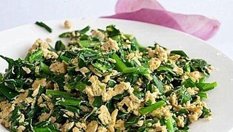 炒鸡蛋时加茴香，补血养颜，缓解痛经4