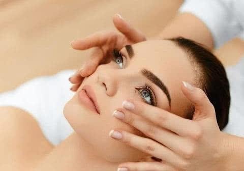 美容师推荐4个妙招，美白祛斑，60岁难有皱纹1