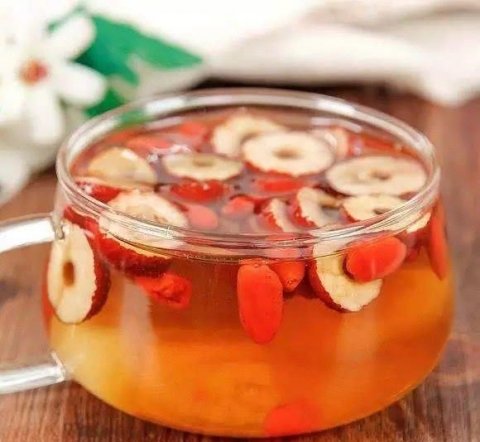 美容师推荐4个妙招，美白祛斑，60岁难有皱纹4