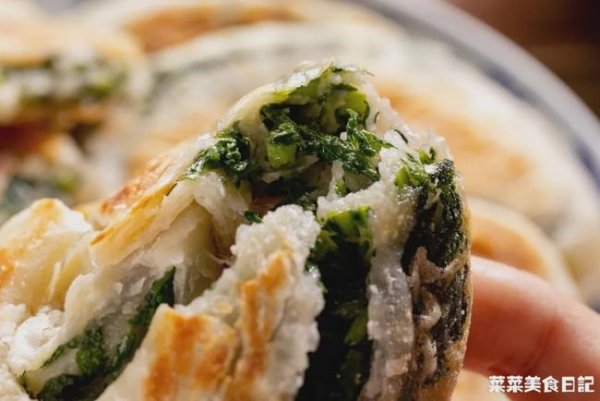 早饭做【茼蒿菜饼】、平底锅一煎好吃养胃11