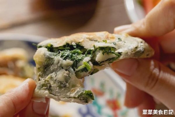 早饭做【茼蒿菜饼】、平底锅一煎好吃养胃12