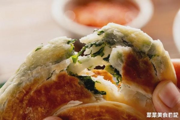 早饭做【茼蒿菜饼】、平底锅一煎好吃养胃13