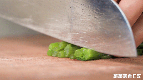 早饭做【茼蒿菜饼】、平底锅一煎好吃养胃18