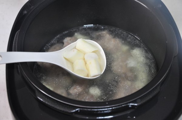 养胃菜【排骨山药汤】，价格便宜还不贵9