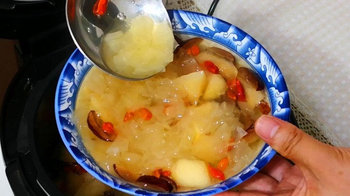 晚餐推荐【银耳羹】，养胃不长肉8