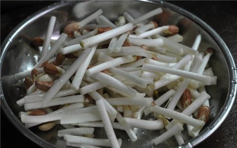 贫血可以多吃补铁补血的【花生芽】，小脸越来越红润1