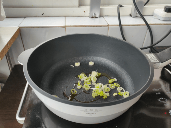 一锅丸子羊肉汤，健胃又益气，一碗下肚浑身都暖了3