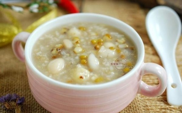 莲子和百合，养胃一把手，滋润胃部，经常胃不舒服要多食1