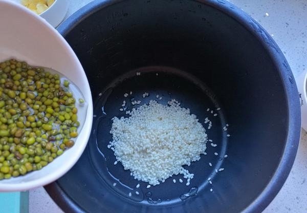 莲子和百合，养胃一把手，滋润胃部，经常胃不舒服要多食3