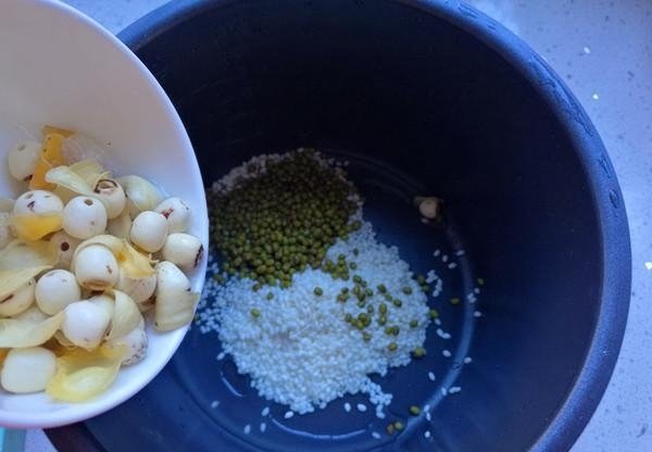 莲子和百合，养胃一把手，滋润胃部，经常胃不舒服要多食4