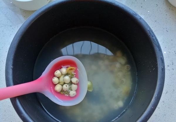 莲子和百合，养胃一把手，滋润胃部，经常胃不舒服要多食5