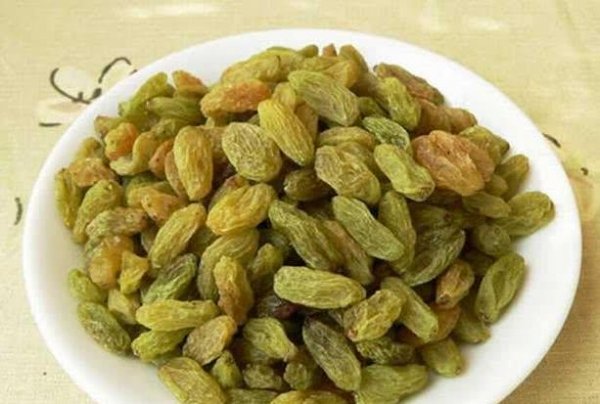 葡萄干加牛奶泡着吃，补气益血1