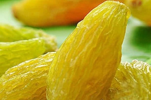 葡萄干加牛奶泡着吃，补气益血3