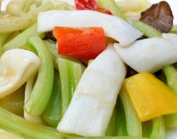 芹菜和花枝搭配炒，补气宜血，色斑皱纹都淡了1