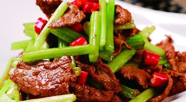 孩子爱吃的【芹菜炒牛肉】，补钙补血增强免疫力1