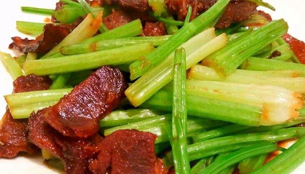 孩子爱吃的【芹菜炒牛肉】，补钙补血增强免疫力2